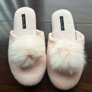EUC - Minnie Rose Blush Pink Cashmere knit With Fur PomPom Slippers US Med (7/8)